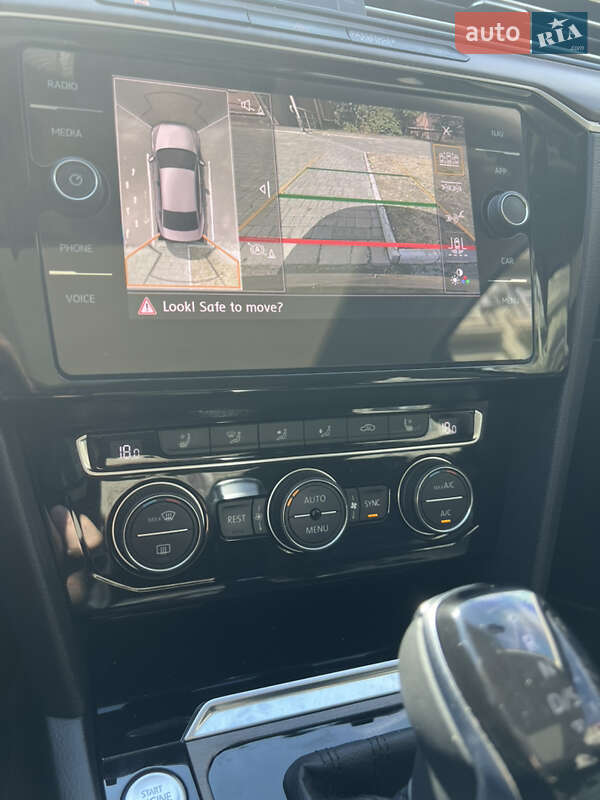 Седан Volkswagen Passat 2017 в Одессе