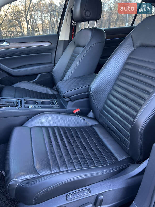 Седан Volkswagen Passat 2017 в Одессе