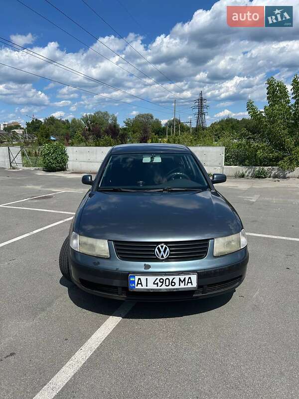 Седан Volkswagen Passat 2000 в Бучі