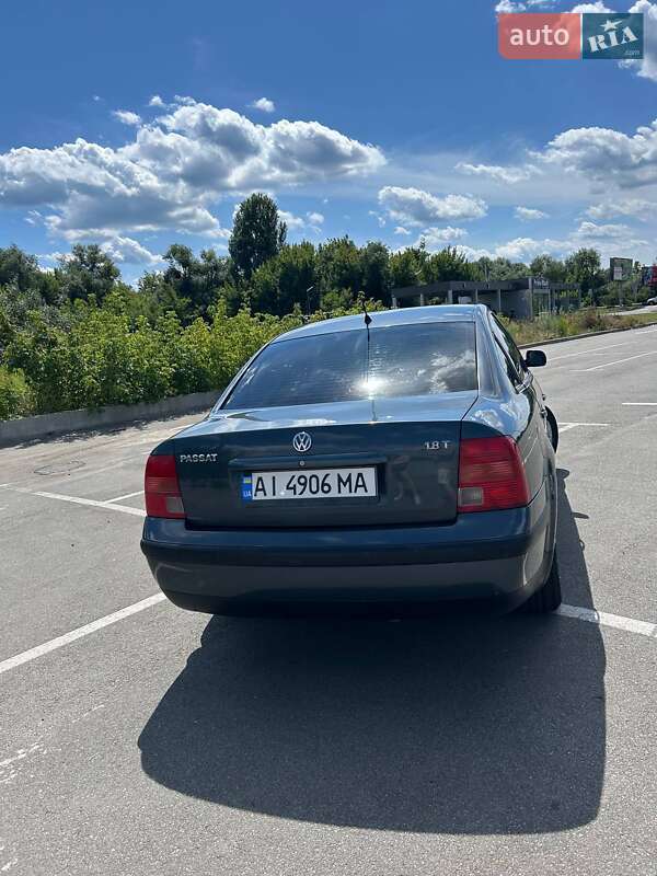 Седан Volkswagen Passat 2000 в Бучі
