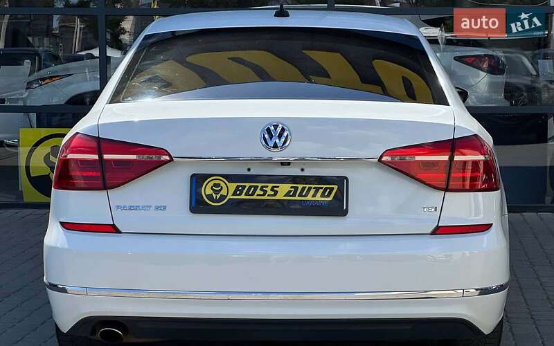 Седан Volkswagen Passat 2015 в Ивано-Франковске