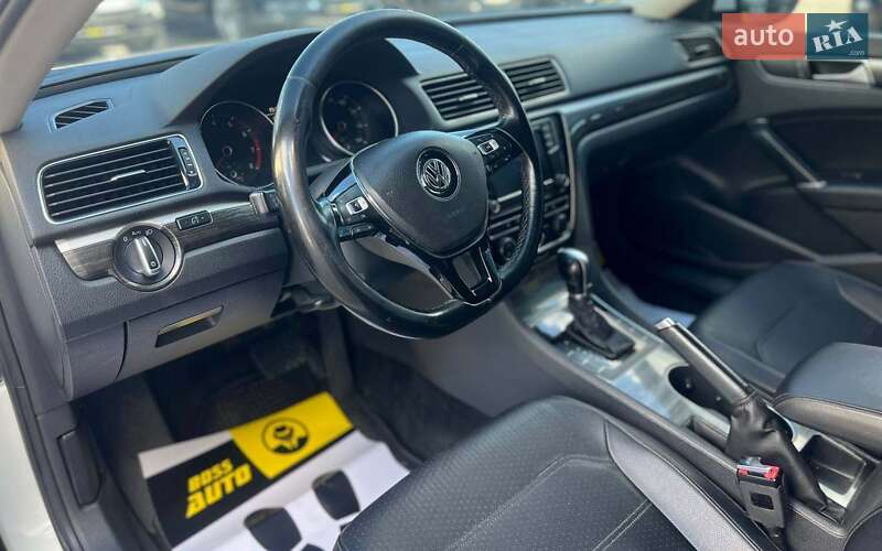 Седан Volkswagen Passat 2015 в Ивано-Франковске