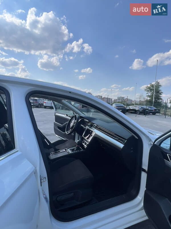 Седан Volkswagen Passat 2018 в Запоріжжі