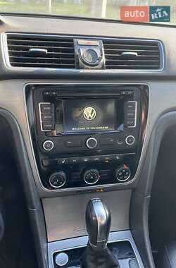 Седан Volkswagen Passat 2014 в 