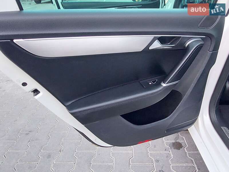 Универсал Volkswagen Passat 2013 в Одессе