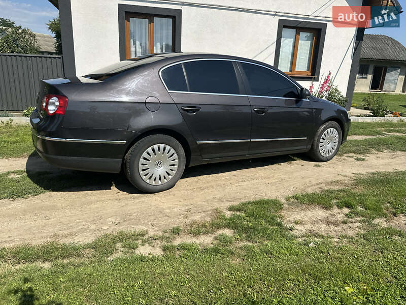 Седан Volkswagen Passat 2006 в Вашковцах