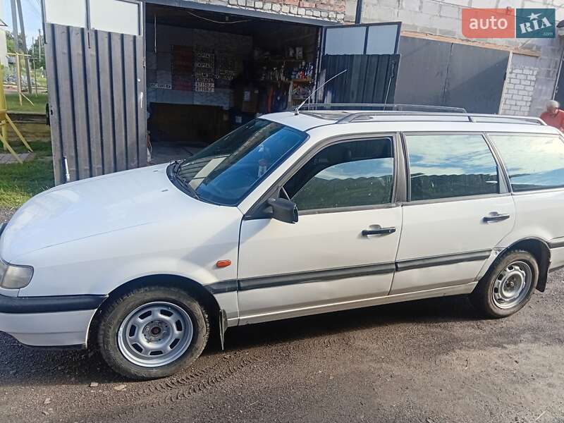 Універсал Volkswagen Passat 1994 в Іваничах
