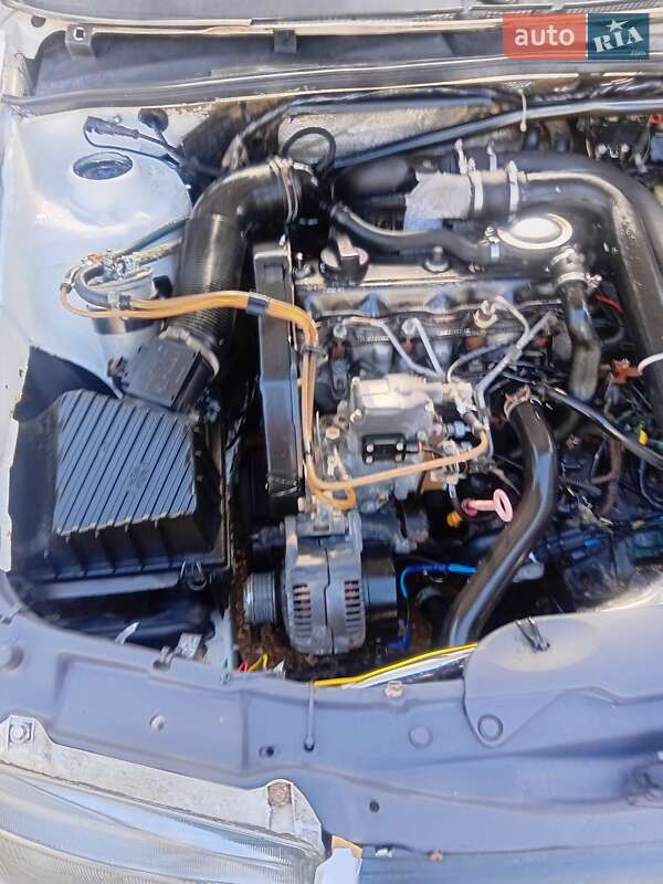 Універсал Volkswagen Passat 1994 в Іваничах