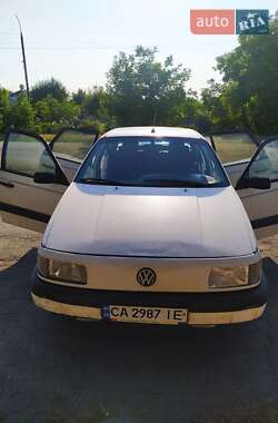 Седан Volkswagen Passat 1989 в Тальному