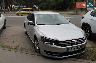 Седан Volkswagen Passat 2013 в Києві