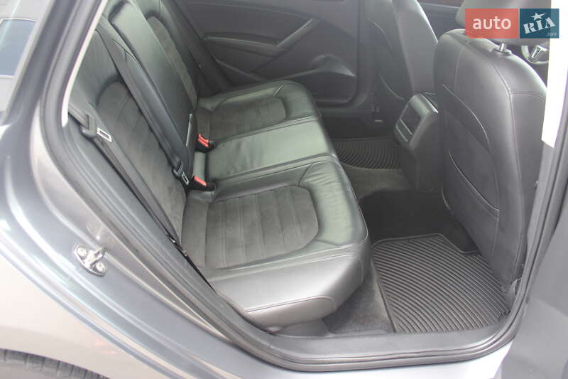 Седан Volkswagen Passat 2012 в Києві