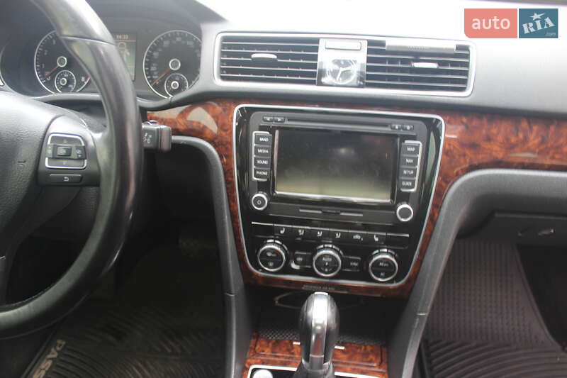 Седан Volkswagen Passat 2012 в Києві