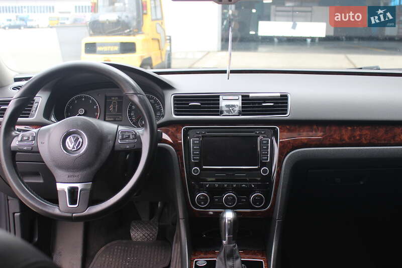 Седан Volkswagen Passat 2012 в Києві