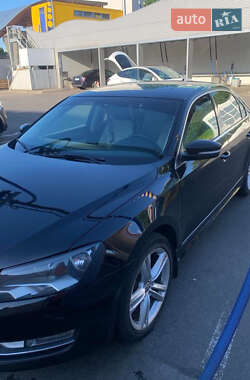 Седан Volkswagen Passat 2014 в Тернополі