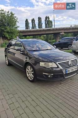 Универсал Volkswagen Passat 2009 в Ровно