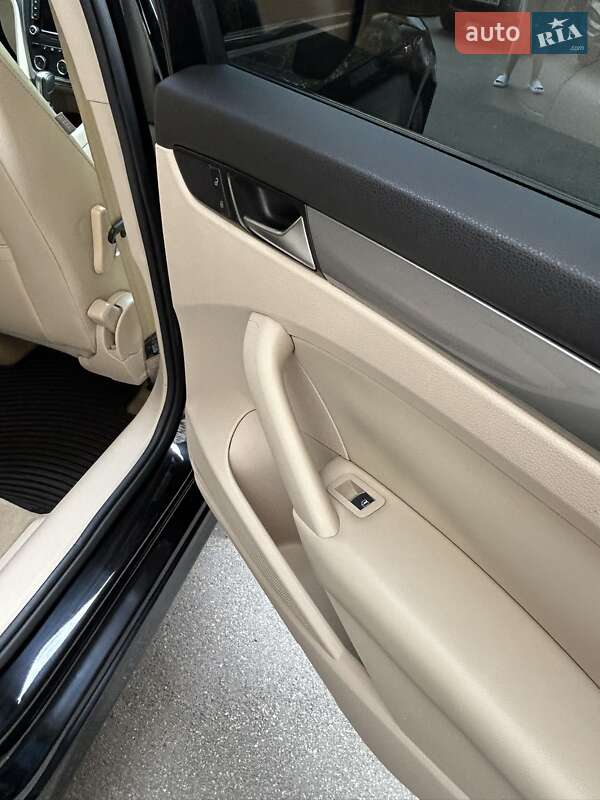 Седан Volkswagen Passat 2013 в Киеве