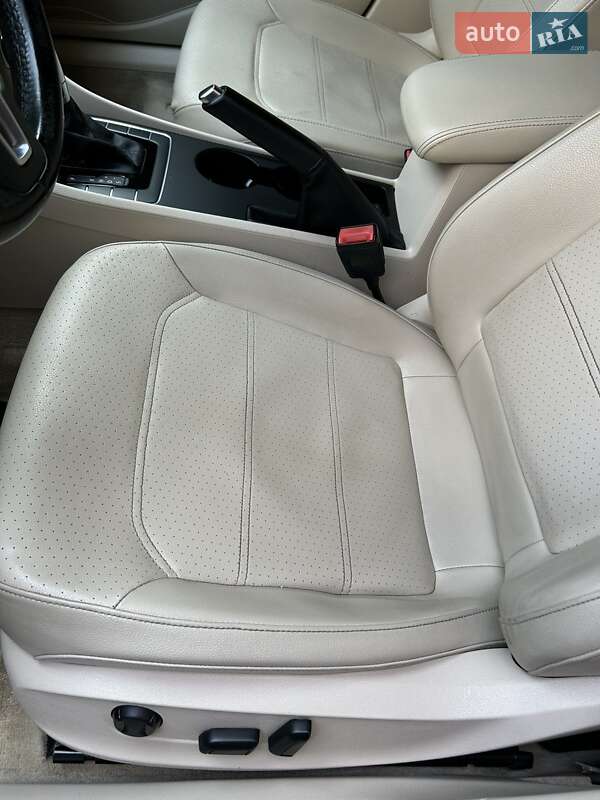 Седан Volkswagen Passat 2013 в Киеве
