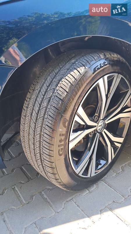 Седан Volkswagen Passat 2021 в Микулинцях