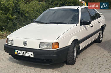 Седан Volkswagen Passat 1988 в Харькове