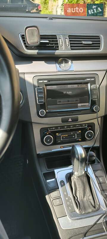 Универсал Volkswagen Passat 2011 в Киеве
