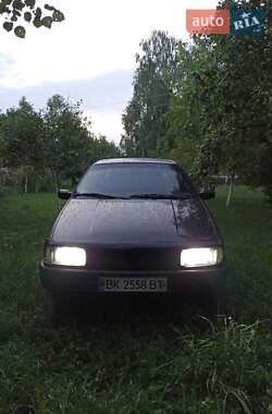 Седан Volkswagen Passat 1992 в Дубно