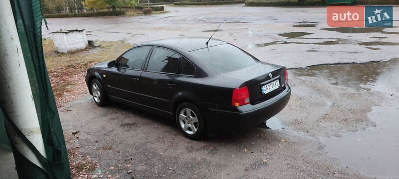 Седан Volkswagen Passat 1999 в Новомиргороде