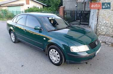 Седан Volkswagen Passat 2000 в Стрые