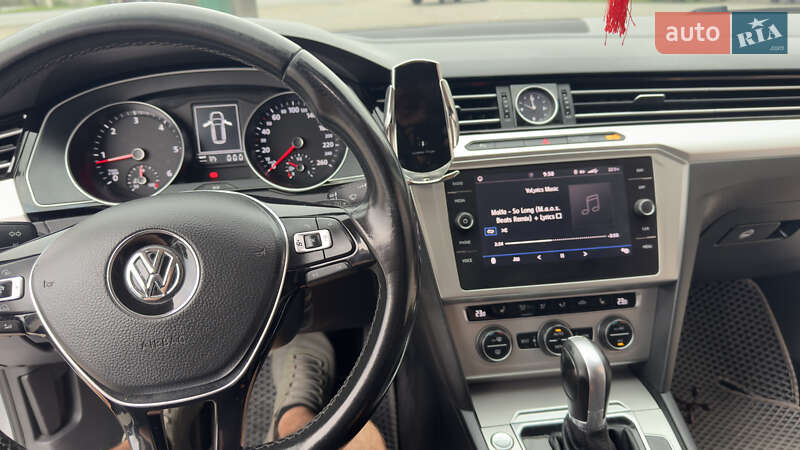 Универсал Volkswagen Passat 2017 в Ужгороде