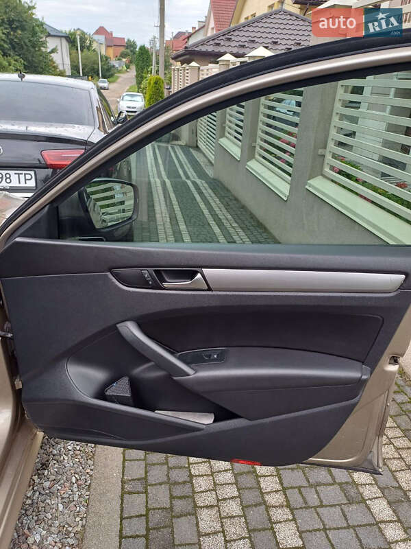 Седан Volkswagen Passat 2014 в Львові