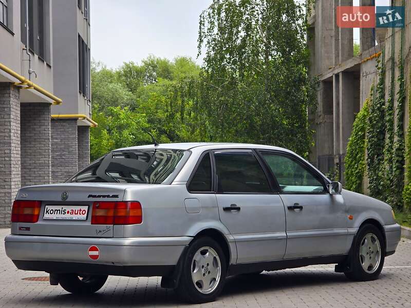 Седан Volkswagen Passat 1994 в Хмельницком