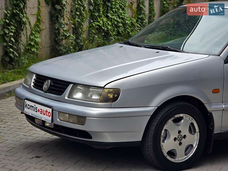 Седан Volkswagen Passat 1994 в Хмельницком