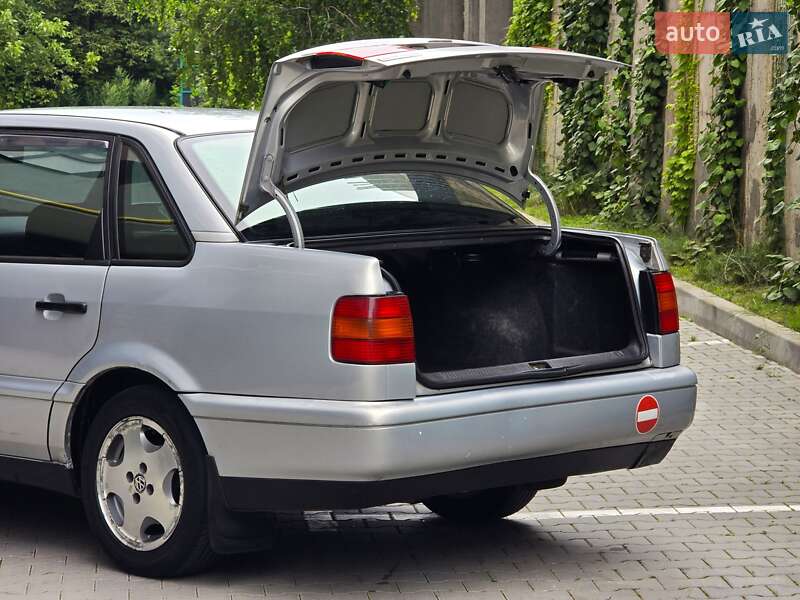 Седан Volkswagen Passat 1994 в Хмельницком
