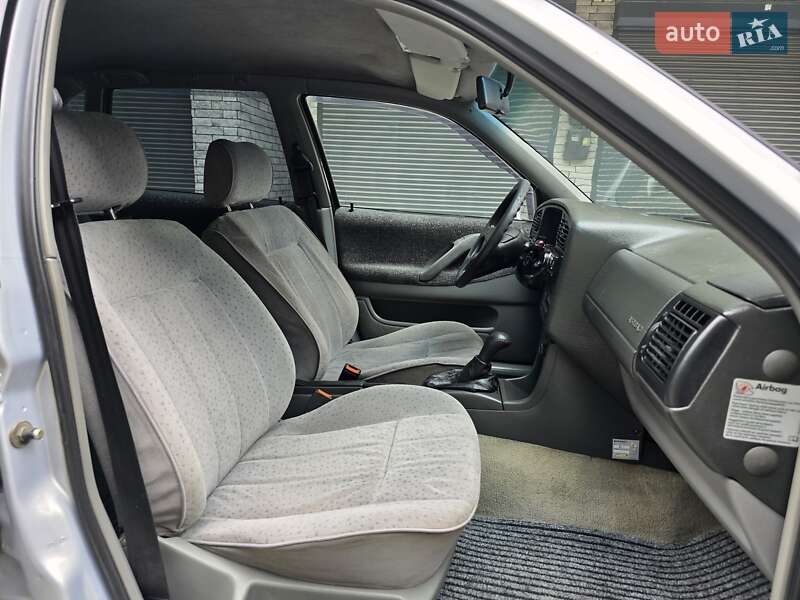Седан Volkswagen Passat 1994 в Хмельницком