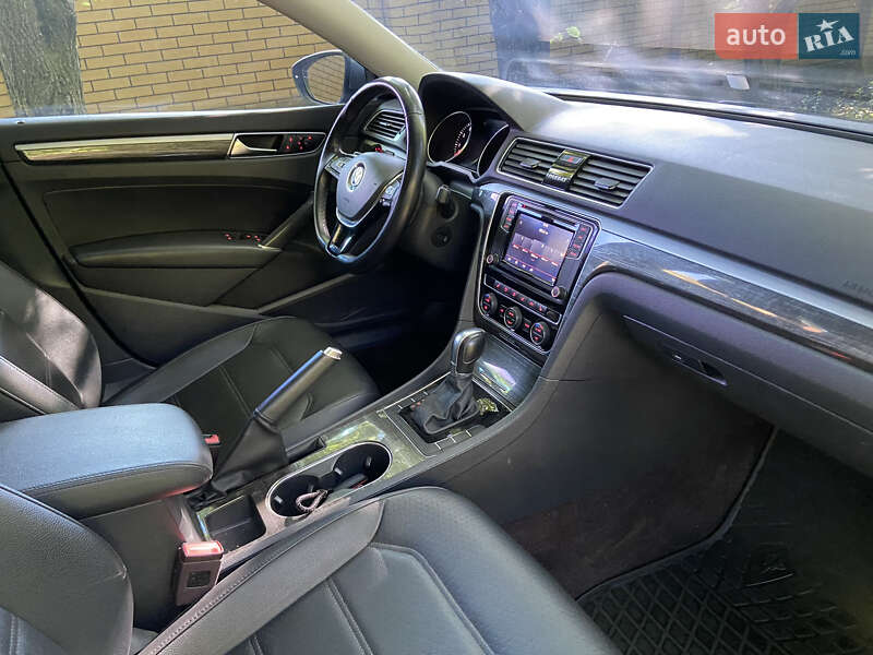 Седан Volkswagen Passat 2018 в Хмельницькому