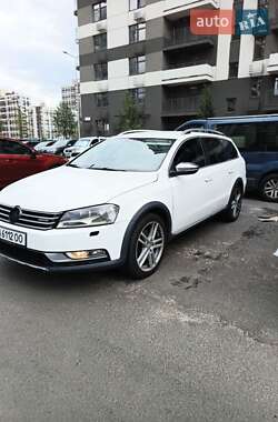 Універсал Volkswagen Passat 2012 в Києві