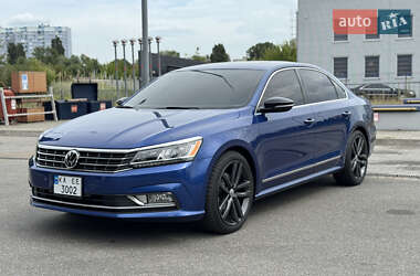 Седан Volkswagen Passat 2016 в Киеве