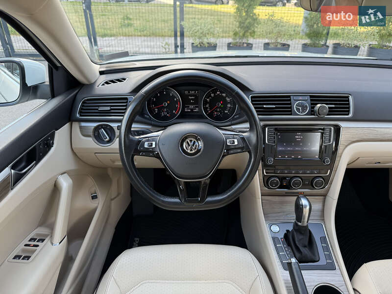 Седан Volkswagen Passat 2016 в Киеве