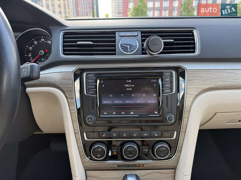 Седан Volkswagen Passat 2016 в Киеве