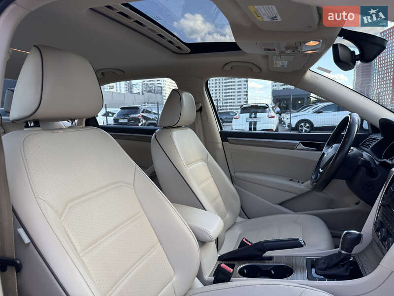 Седан Volkswagen Passat 2016 в Киеве
