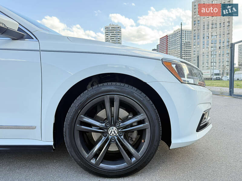 Седан Volkswagen Passat 2016 в Киеве