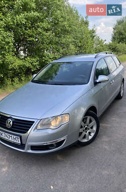 Універсал Volkswagen Passat 2010 в Рівному