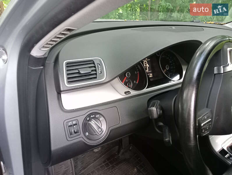 Універсал Volkswagen Passat 2014 в Києві