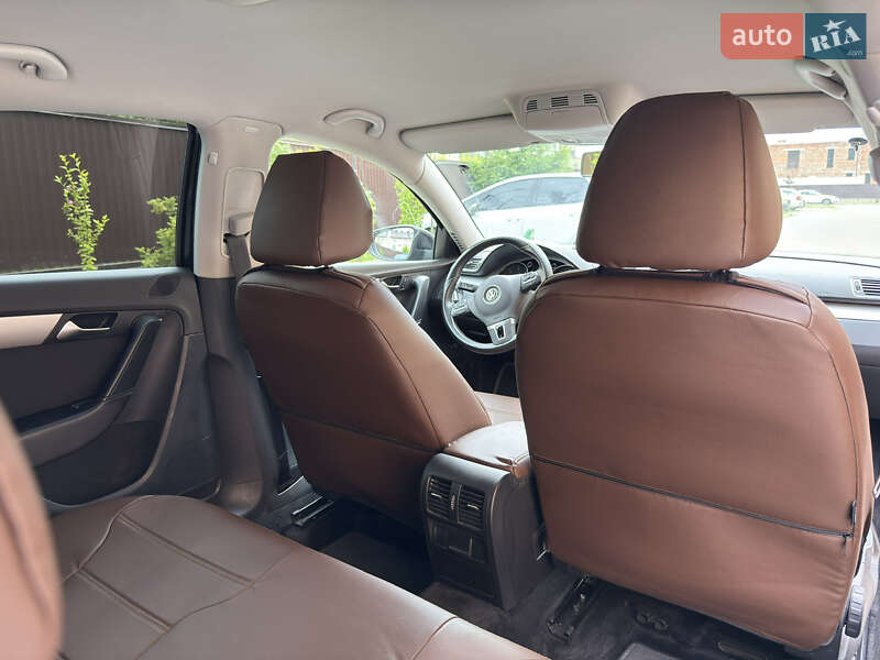 Седан Volkswagen Passat 2014 в Львове