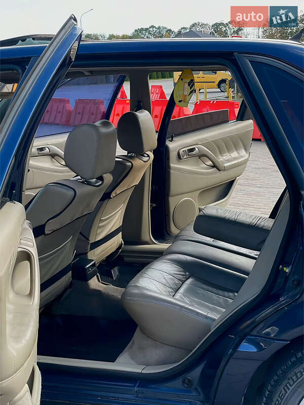 Седан Volkswagen Passat 1995 в Львові