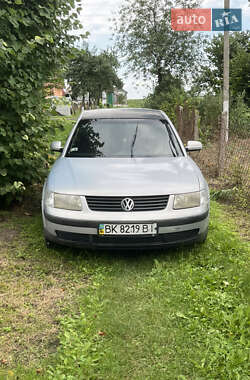 Седан Volkswagen Passat 1997 в Дубно