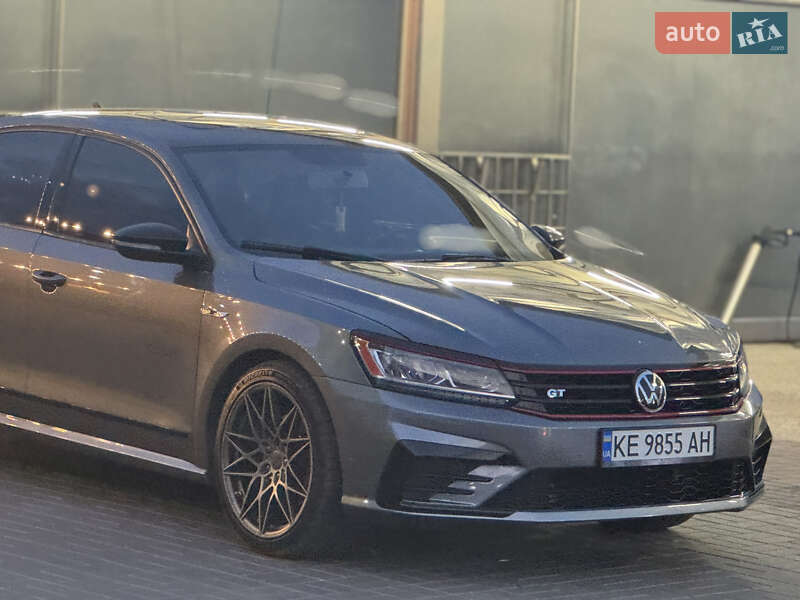Седан Volkswagen Passat 2018 в Днепре