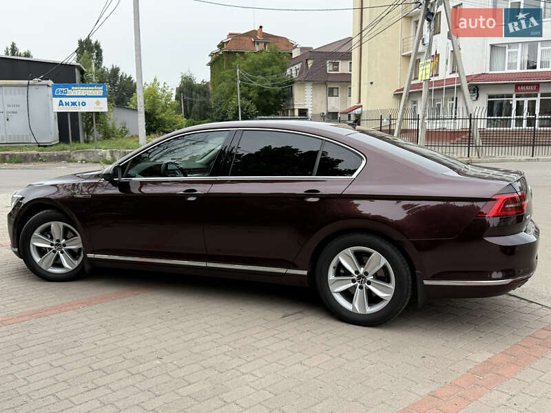 Седан Volkswagen Passat 2015 в Киеве