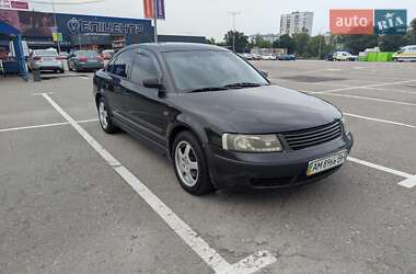 Седан Volkswagen Passat 1999 в Киеве