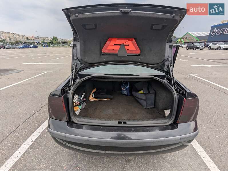 Седан Volkswagen Passat 1999 в Буче