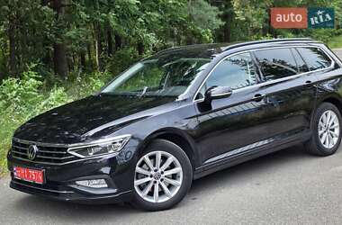 Універсал Volkswagen Passat 2021 в Бучі